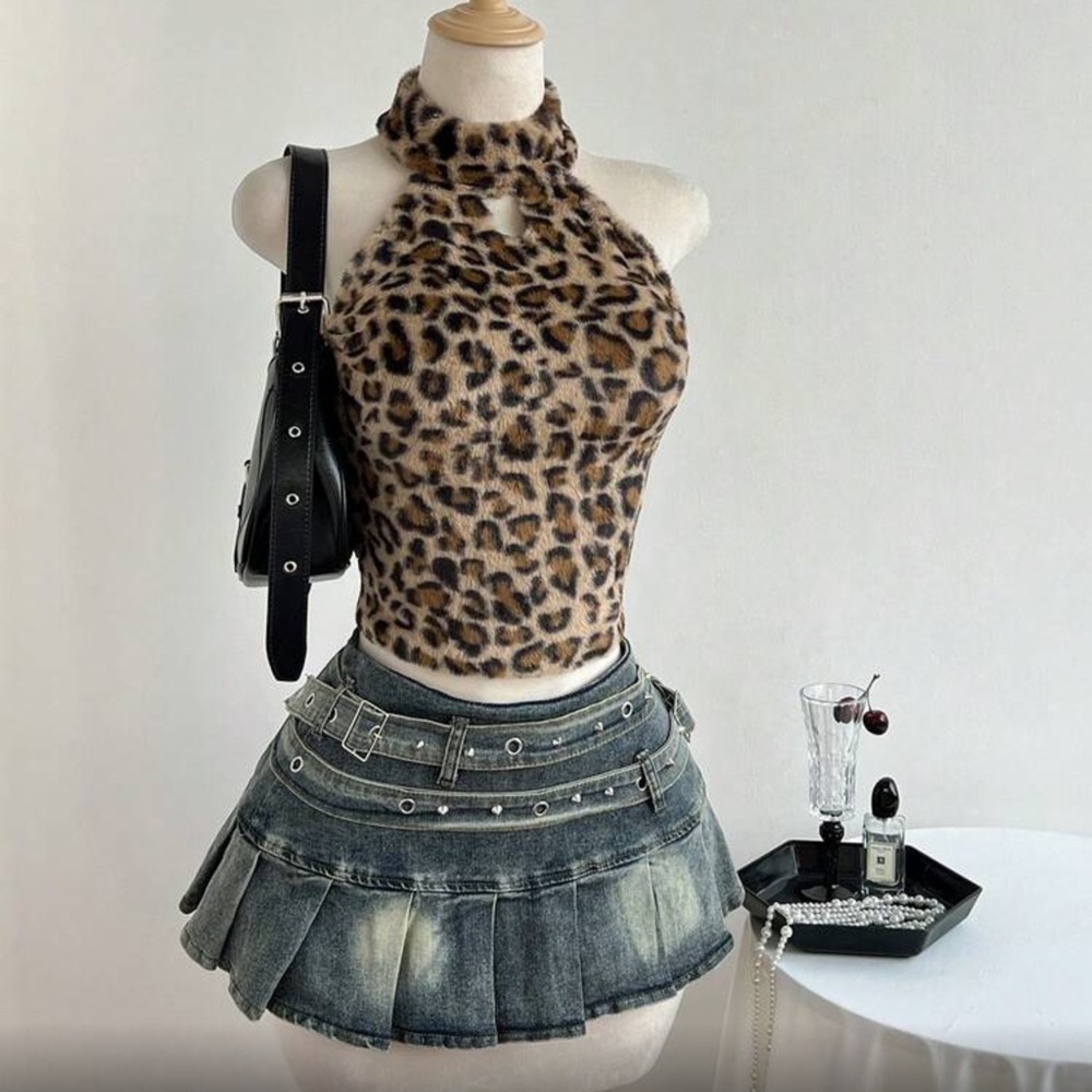 Leopard Print Halter Crop Top - Picture 2 of 6